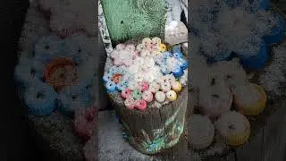 ЛЕЖИТ СЕБЕ ТАКОЙ - БЕЛОСНЕЖНИК...
