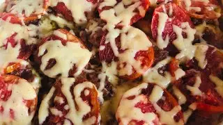 Кабачок запеченный в духовке с фаршем, помидорами и сыром.