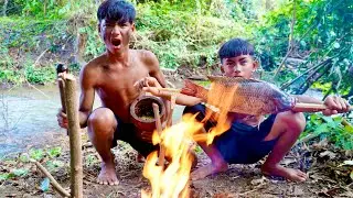 Wild people cheering for fish​ #wild people #primitive #cook #fish #food #fishing #Grilled fish