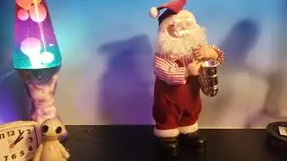 Traditional Christmas - Musical Dancing Santa (Saxophone)