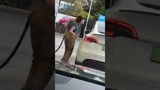 Как зарядить Теслу