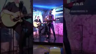 В чужой земле и в городе чужом..