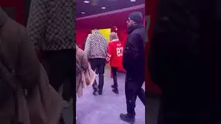 Тейлор Свифт на игре своего бойфренда  Трэвиса  