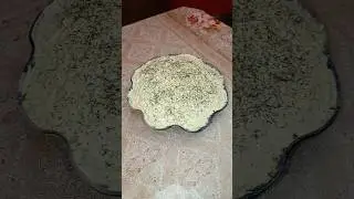 Слоёный салат со шпротами и солёными огурцами!