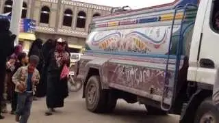 Yemen Life - Lady beggars bloody fight Ibb |HD| اليمن - اب