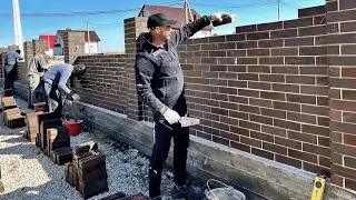 Забор, который преобразил участок. Темный кирпич на белые швы. The fence that transformed the site.