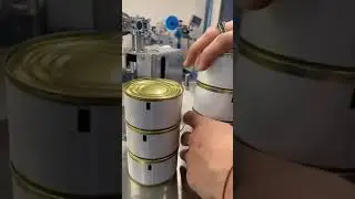 Тестовый запуск этикетировочного автомата  Нанесение полипропиленовых этикеток на жестяные банки