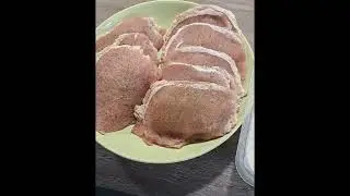 Шницель фаршированный ветчиной +сыром +франц.горчицей  и Канапе с икрой (в одном видео)