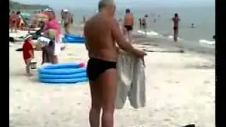 Как чувак одевался на пляже - я плакал.mp4