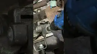 Чистка посадочных мест суппорта #repairservice #repair #суппорт #покраскасуппортов #направляющая