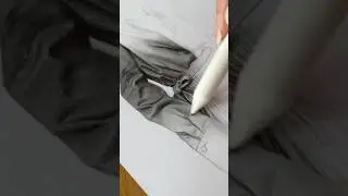 Using a blending stump for blending graphite in this study of cloth✏️