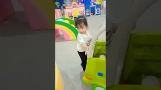 Tarik mobil masuk kolam 
