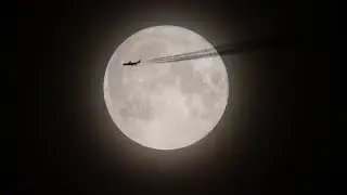 Boeing 747-8F пролетает на фоне полной луны 4_8_2020