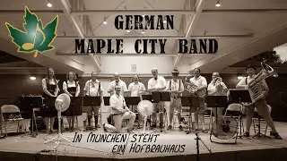 In Munchen steht ein Hofbrauhaus