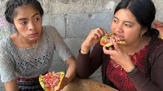 Disfrutando Unas TOSTADAS De PICO De GALLO