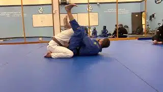 sankaku jime (triangle strangle)
