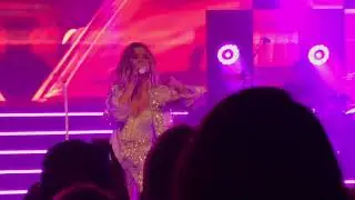 Maren Morris concert live at Riviera theater part 3