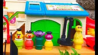 Vintage SESAME STREET Play Family FISHER PRICE Clubhouse Playground Toys Set!