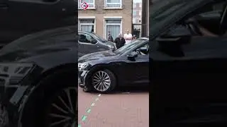 Auto ramt gevel van bedrijf | #shorts