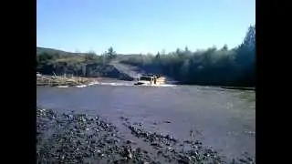 Якутия, дорог нет. Переправа речки.