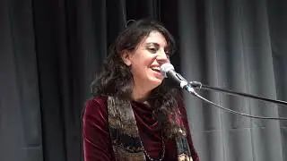 Je chante dans le port de Vancouver. Interprète KALLIROÏ