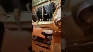 СНИМАЕМ АККУМУЛЯТОР | ЗАЗ 965