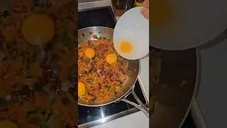 Dandalas erken hasat zeytinyağında narlı yumurta. 🍳 Bu sabah deneyin derim. 😀👍🏻