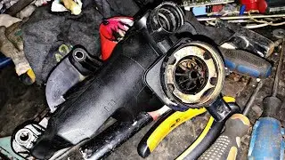 Replacing gaskets and cleaning the oil separator on a ŠKODA Octavia Tour