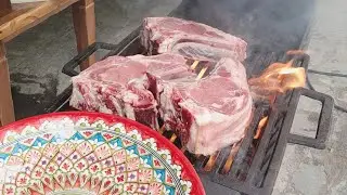 ТОЛСТЫЕ СТЕЙКИ НА МАНГАЛЕ. КАК СДЕЛАТЬ СОЧНЫМИ И МЯГКИМИ