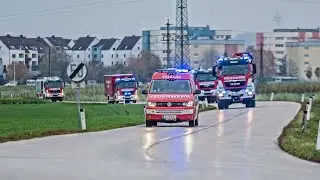 Erweiterter Technischer Zug der FF Traun (KDO, SRF, RLFA, LAST, LFA) auf Einsatzfahrt