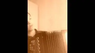 В траве сидел кузнечик на баяне