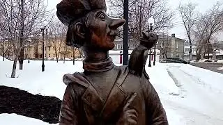 Кузнецк. Площадь железнодорожного вокзала.