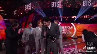 Jaja Kookie casi nos da un spoiler 😂💜✨ #bts #americanmusicawards2021