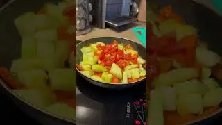 Сытные кабачки. Кабачки с рисом  на сковороде #shots #кабачки