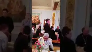 Батюшка поет, приход в шоке