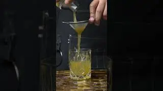 BOURBON and HONEY, The Gold Rush is a delicious Cocktail