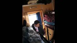 Продавцы духов в поезде.