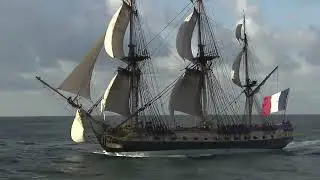 L'Hermione under full sail crossing the Atlantic.