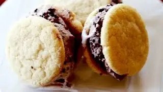 How to Make Ice Cream Cookie Sandwiches- Mini Baker Episode 9