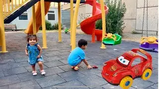 Aras Parkta Oyunlar Oynuyor yeni Kurmızı Arabası #çocuk # oyun