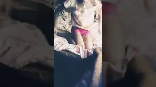 jugando las luchitas😂