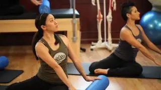 Upside-Down Pilates - Foam Roller - Lesson 60 - Full 30 Minute Pilates Workout - HD
