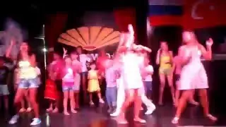 Турки поют русским девушкам!