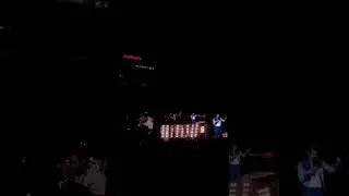 harry helping a fan propose in melbourne N2! | #harrystyles #harryshouse