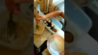 Тая готовит синие 5