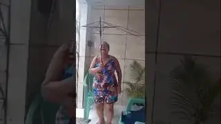 prefeito deu guarda chuva para população e choca com a qualidade
