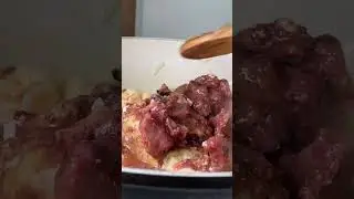 ПОМІДОРИ + ЦИБУЛЯ ТА ТУШОНКА багатооовочева страва, тисни на повне відео ▶️ #рецептиукраїнською