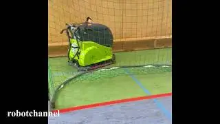 Adlatus CR700 cleaning in the Gym