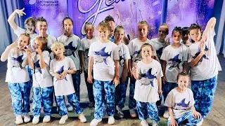 НЕПОСЛУШНЫЕ АКУЛЯТА