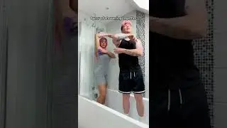 1 month of dating VS 1 year of dating 😂🚿 